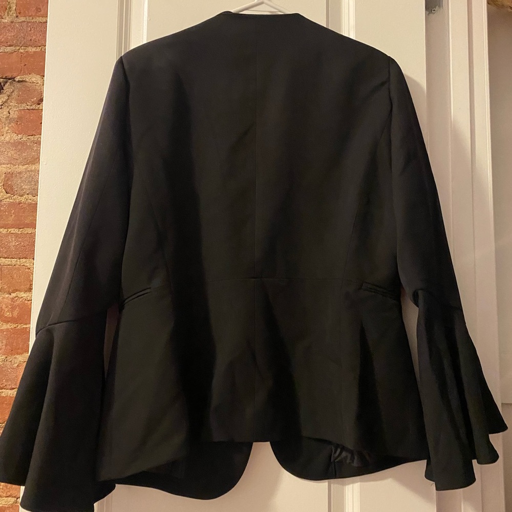 NEVER WORN - Savion size 12 bell sleeve fitted black blazer - Picture 3 of 5